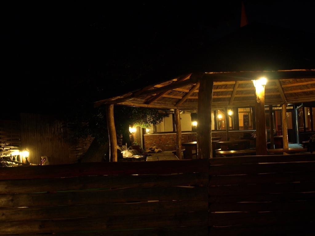Casa Preturii Hotel Tirgu Lapus Exterior photo